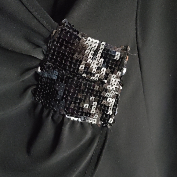 ✨🆕  Woman's XL Black Long Sleeve Blouse - Picture 3 of 3